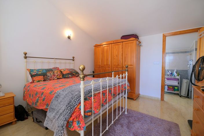 Image No.20-3 Bed Townhouse for sale