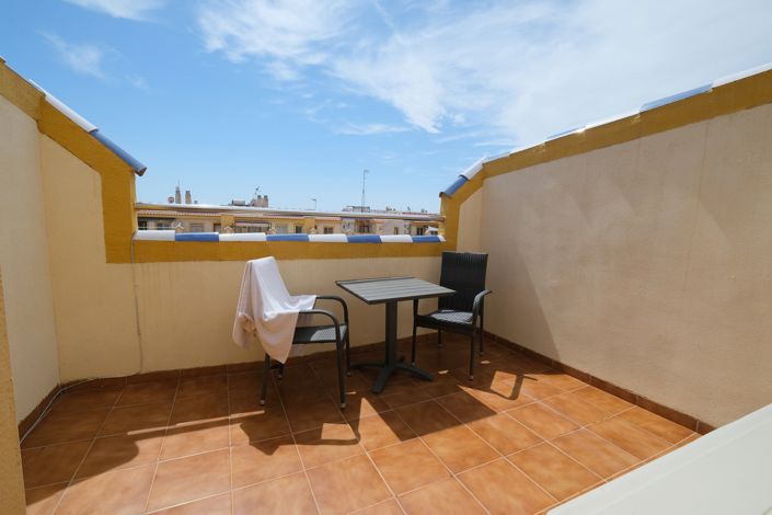 Image No.21-3 Bed Townhouse for sale