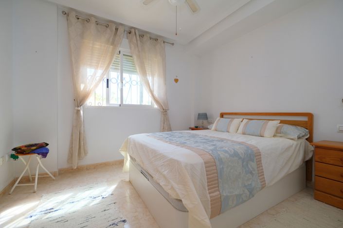 Image No.11-2 Bed Property for sale