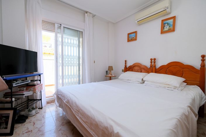 Image No.11-2 Bed Townhouse for sale