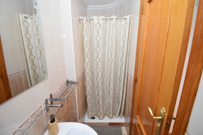 Image No.11-2 Bed Townhouse for sale