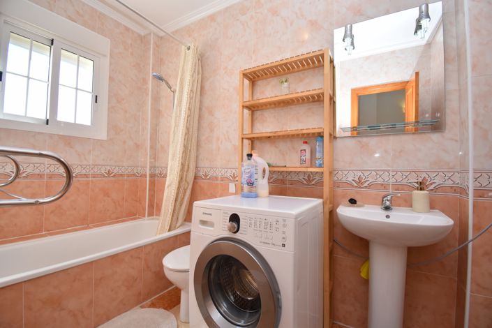Image No.15-2 Bed Townhouse for sale
