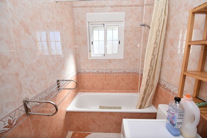 Image No.16-2 Bed Townhouse for sale