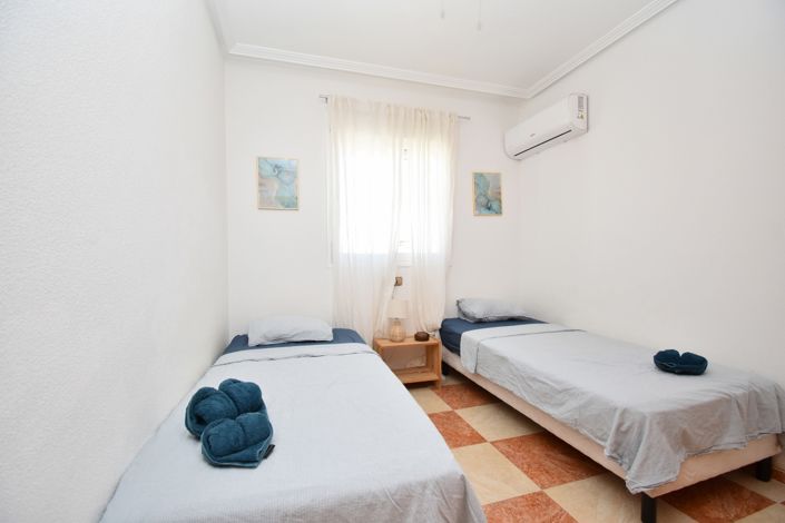 Image No.17-2 Bed Townhouse for sale