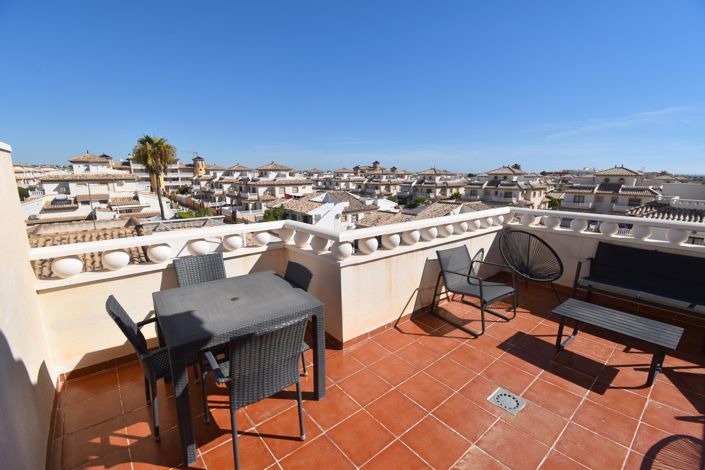 Image No.20-2 Bed Townhouse for sale