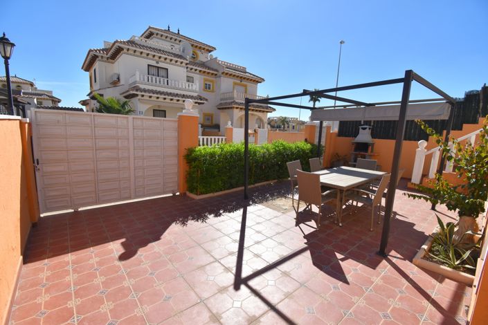 Image No.26-2 Bed Townhouse for sale