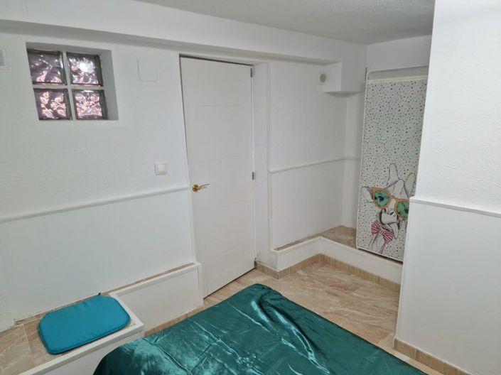 Image No.33-2 Bed Townhouse for sale