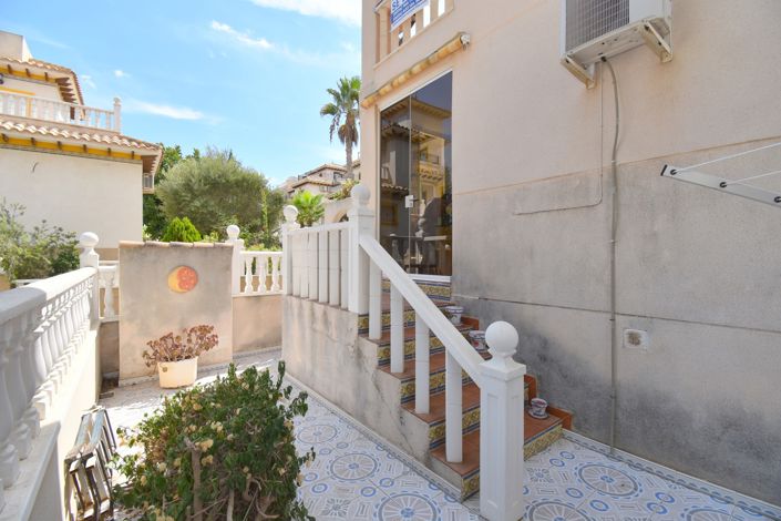 Image No.17-2 Bed Property for sale
