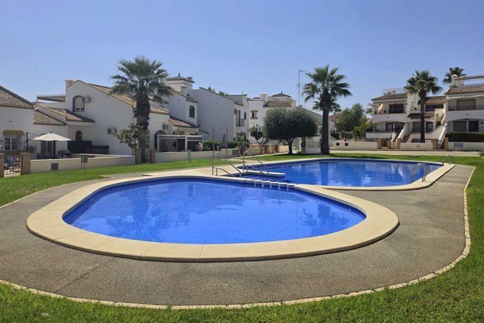 Image No.20-2 Bed Townhouse for sale