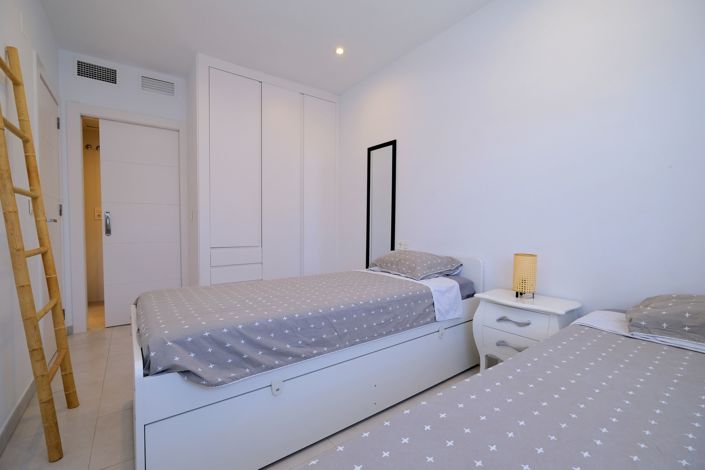 Image No.17-2 Bed Property for sale
