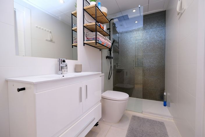 Image No.18-2 Bed Property for sale