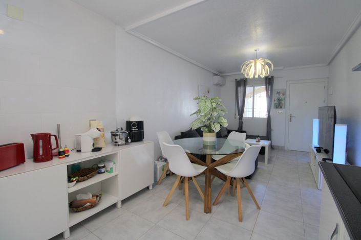 Image No.10-2 Bed Property for sale