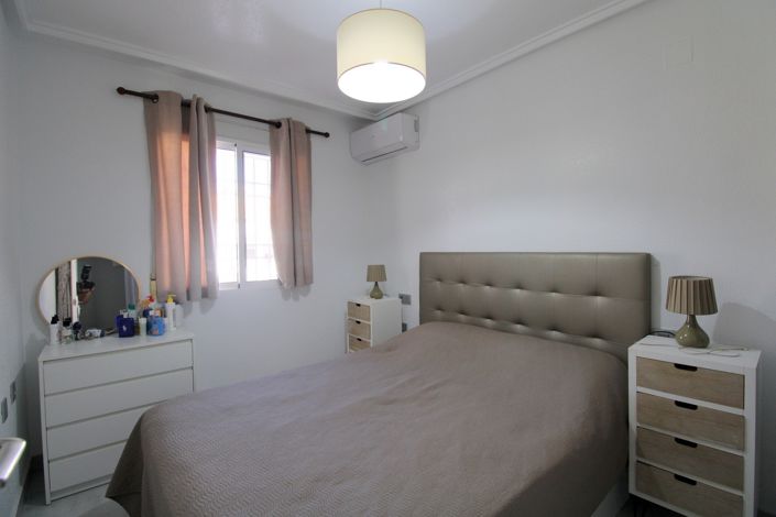 Image No.12-2 Bed Property for sale