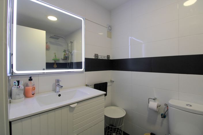 Image No.14-2 Bed Property for sale