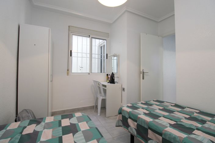Image No.17-2 Bed Property for sale