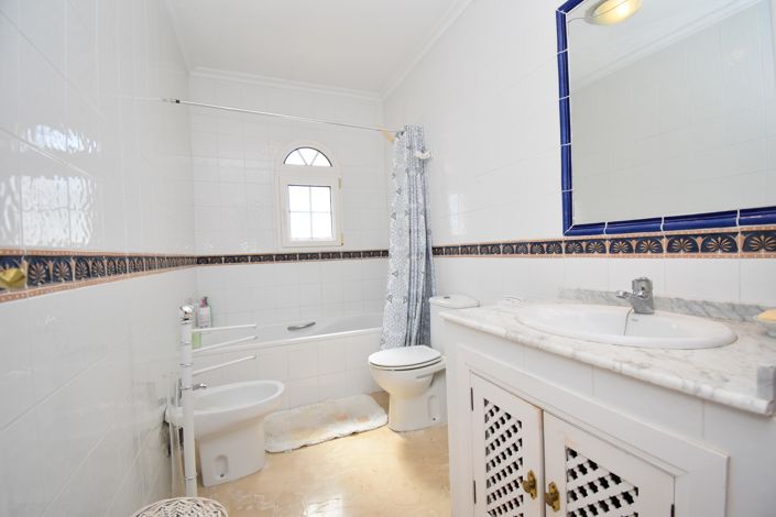 Image No.15-2 Bed Townhouse for sale