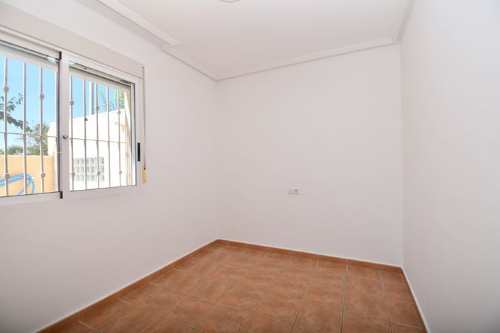 Image No.14-3 Bed Townhouse for sale
