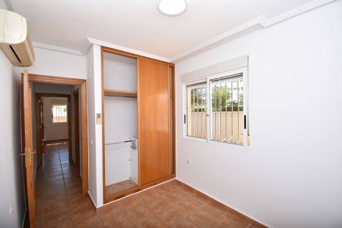 Image No.15-3 Bed Townhouse for sale