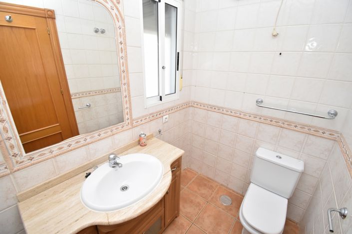 Image No.16-3 Bed Townhouse for sale