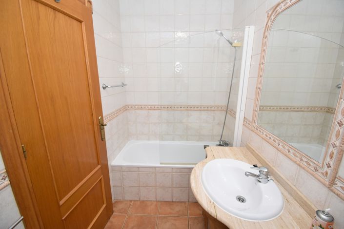 Image No.17-3 Bed Townhouse for sale