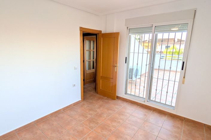 Image No.20-3 Bed Townhouse for sale