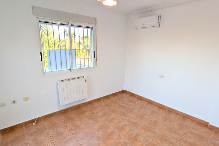Image No.21-3 Bed Townhouse for sale
