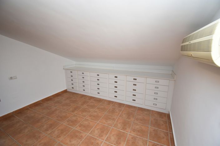 Image No.21-3 Bed Townhouse for sale