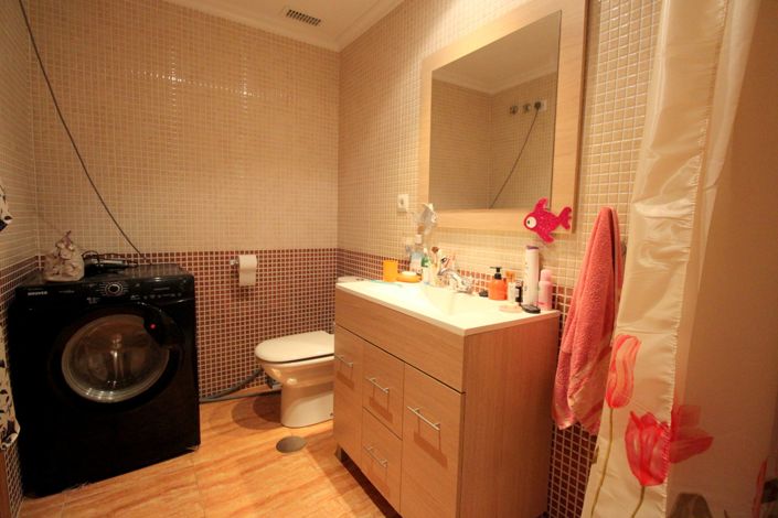 Image No.12-3 Bed Property for sale
