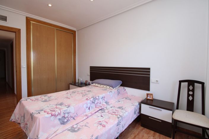 Image No.13-3 Bed Property for sale