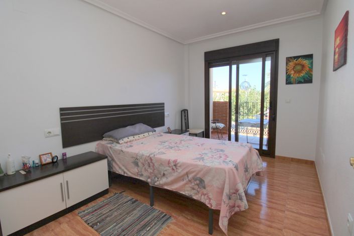Image No.3-3 Bed Property for sale