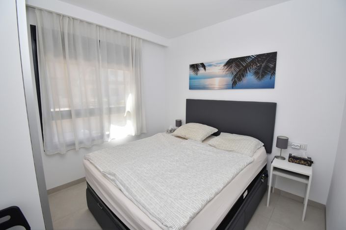 Image No.10-2 Bed Property for sale