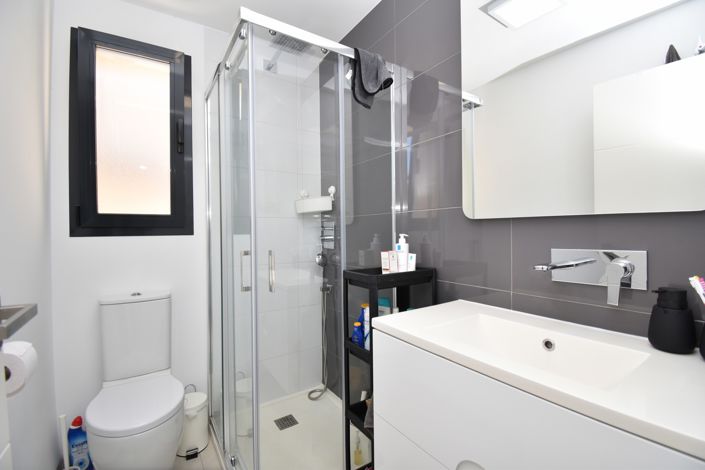Image No.12-2 Bed Property for sale