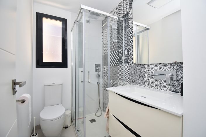 Image No.15-2 Bed Property for sale