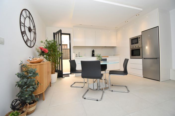 Image No.6-2 Bed Property for sale