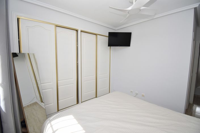 Image No.10-2 Bed Property for sale