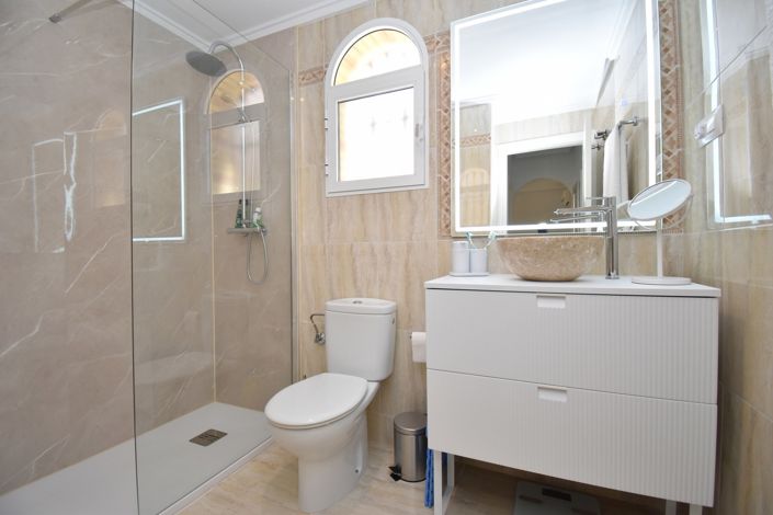 Image No.14-2 Bed Property for sale