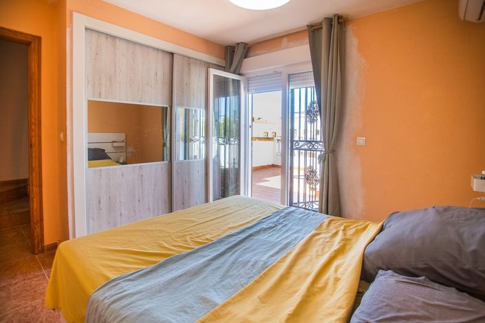 Image No.23-3 Bed Townhouse for sale