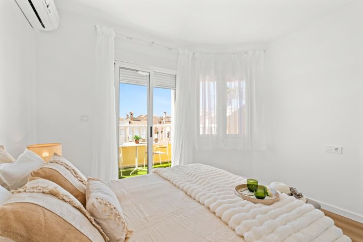 Image No.27-2 Bed Townhouse for sale