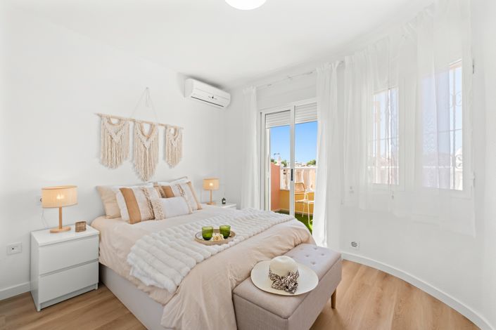 Image No.3-2 Bed Townhouse for sale
