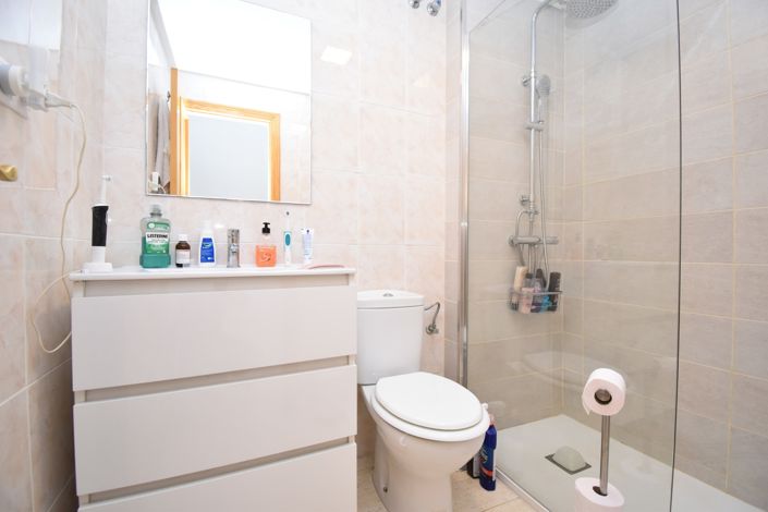 Image No.10-2 Bed Property for sale