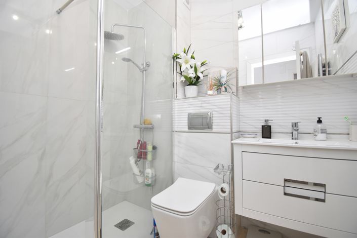 Image No.12-2 Bed Property for sale