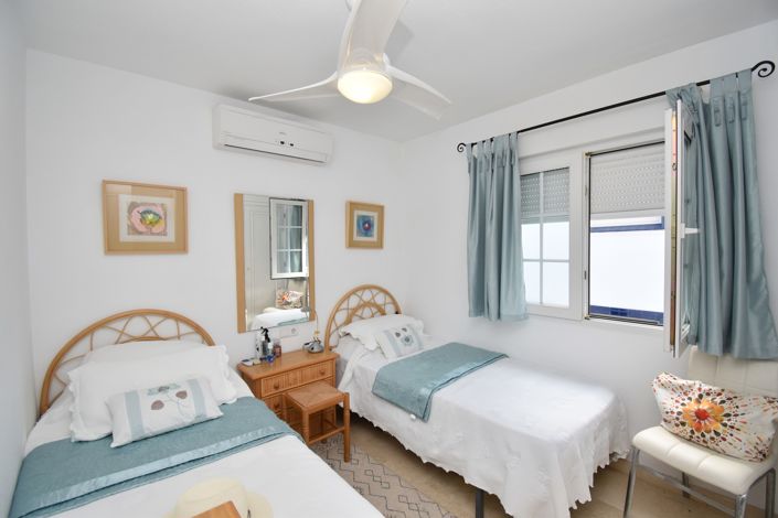 Image No.17-2 Bed Property for sale