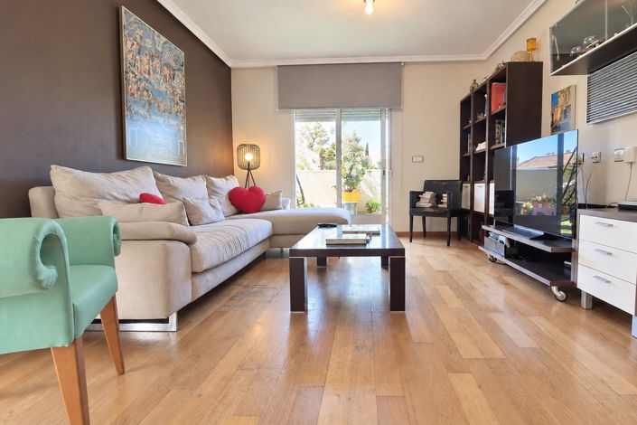 Image No.17-4 Bed Property for sale