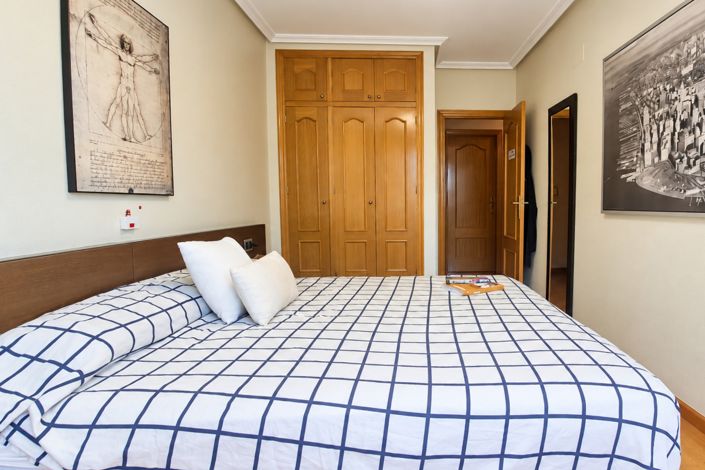 Image No.20-4 Bed Property for sale