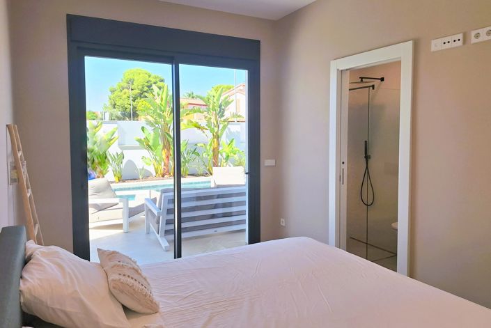 Image No.14-4 Bed Villa for sale