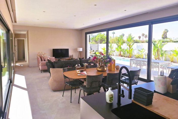 Image No.2-4 Bed Villa for sale