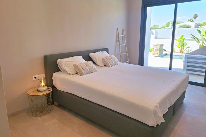Image No.3-4 Bed Villa for sale