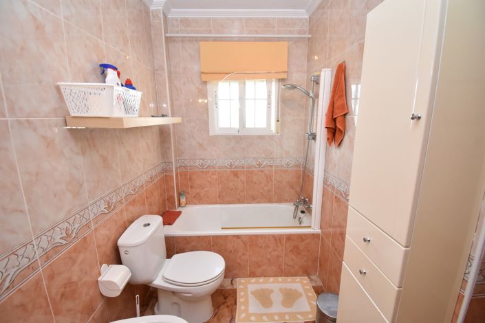 Image No.13-2 Bed Townhouse for sale