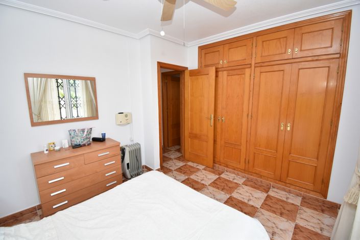 Image No.16-2 Bed Townhouse for sale