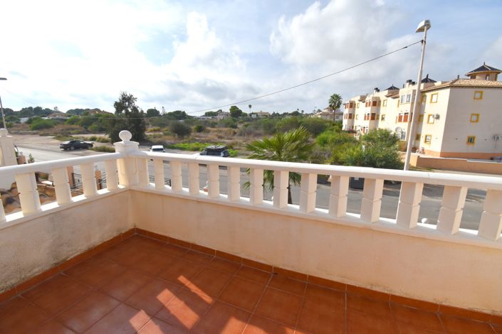 Image No.17-2 Bed Townhouse for sale
